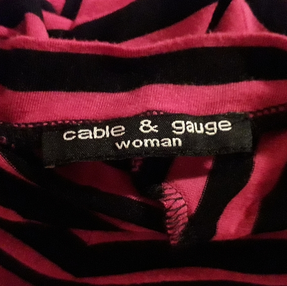 Cable & Gauge Pink & Navy V-neck Top - Picture 3 of 7